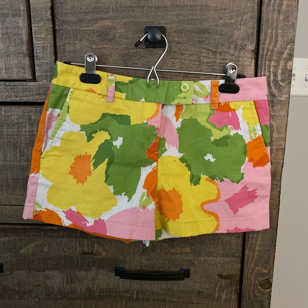 Vineyard Vines adorable floral shorts